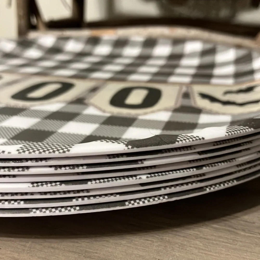 SHABBY CHIC PRE OWNED SET OF 8 BOO Black BUFFALO PLAID MELAMINE PAPER PLATES